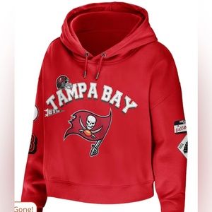 WEAR by Erin Andrews Red Tampa Bay Buccaneers Modest Cropped Pullover Hoodie